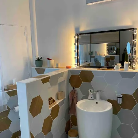 Avec Piscine Proche Des Grands Buffets Ναρμπόν