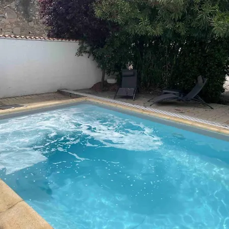 Avec Piscine Proche Des Grands Buffets Вилла Нарбонна