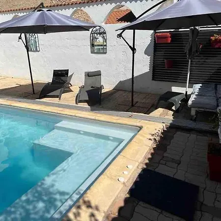 Avec Piscine Proche Des Grands Buffets Ναρμπόν