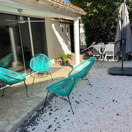 Avec Piscine Proche Des Grands Buffets Βίλα