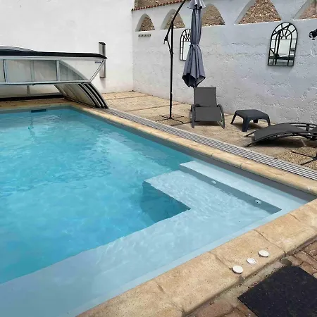 Avec Piscine Proche Des Grands Buffets Вилла *